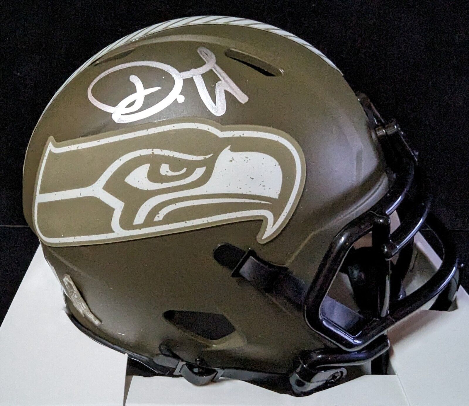 Seahawks salute outlet to service jersey