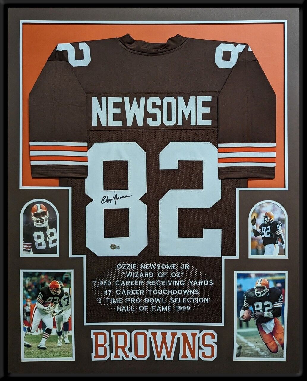 Ozzie Newsome offers autographed jersey hall of famer