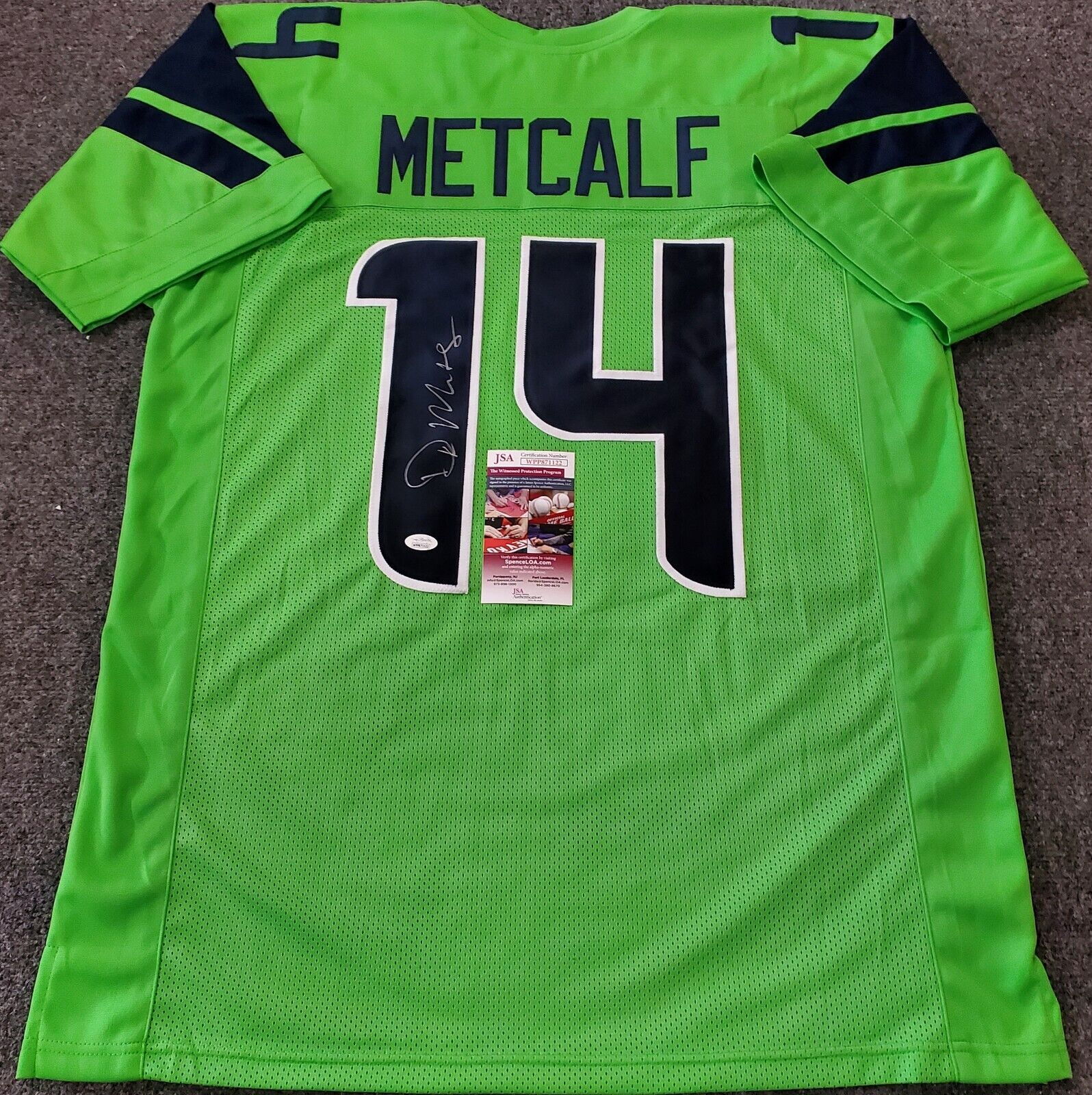 DK METCALF AUTOGRAPHED HAND SIGNED SEATTLE SEAHAWKS JERSEY