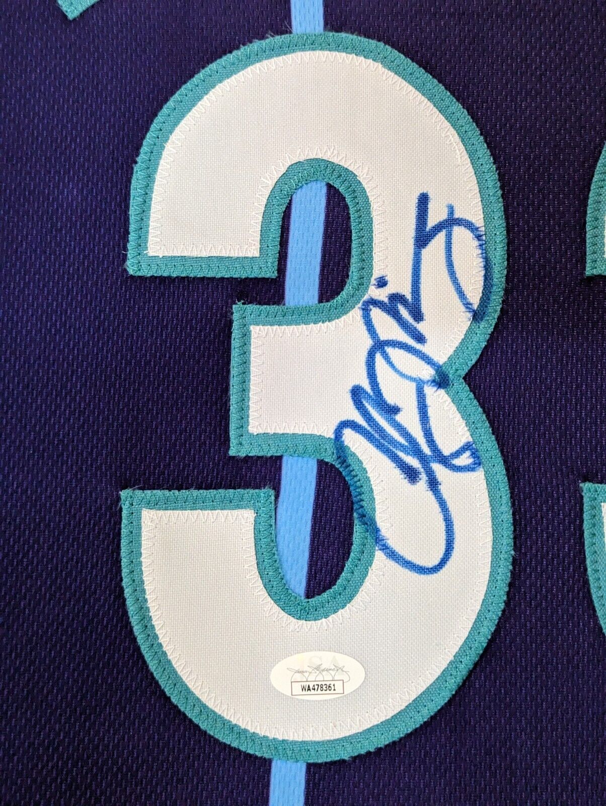 MVP Authentics Framed Charlotte Hornets Alonzo Mourning Signed Jersey Jsa Coa 540 sports jersey framing , jersey framing