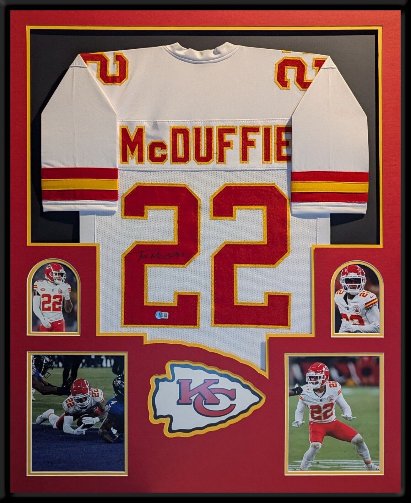 Framed Kansas City Chiefs Trent Mcduffie Autographed Signed Jersey Beckett Holo