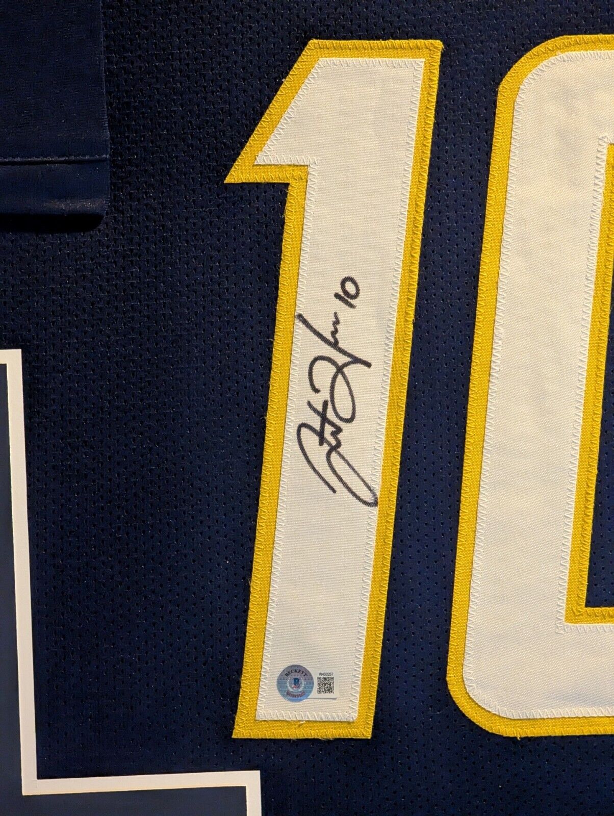 Framed Los Angeles Chargers Justin Herbert Autographed Signed Jersey Beckett