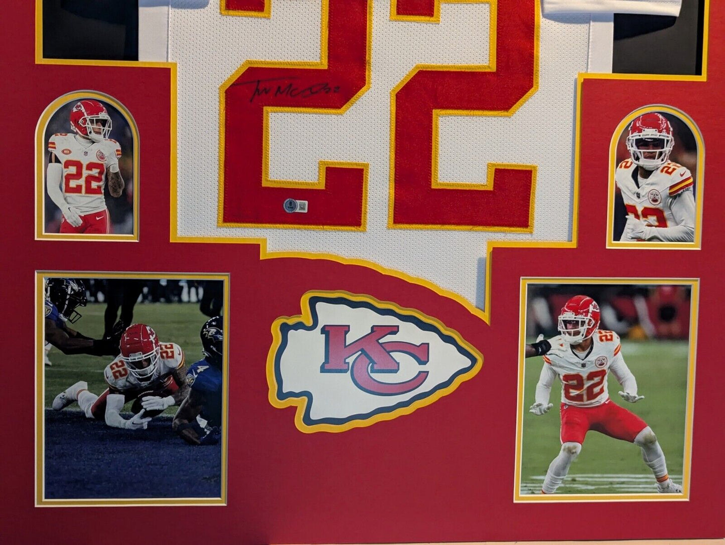 Framed Kansas City Chiefs Trent Mcduffie Autographed Signed Jersey Beckett Holo