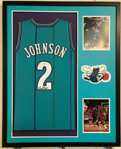 Larry Johnson autographed Jersey (Charlotte Hornets)