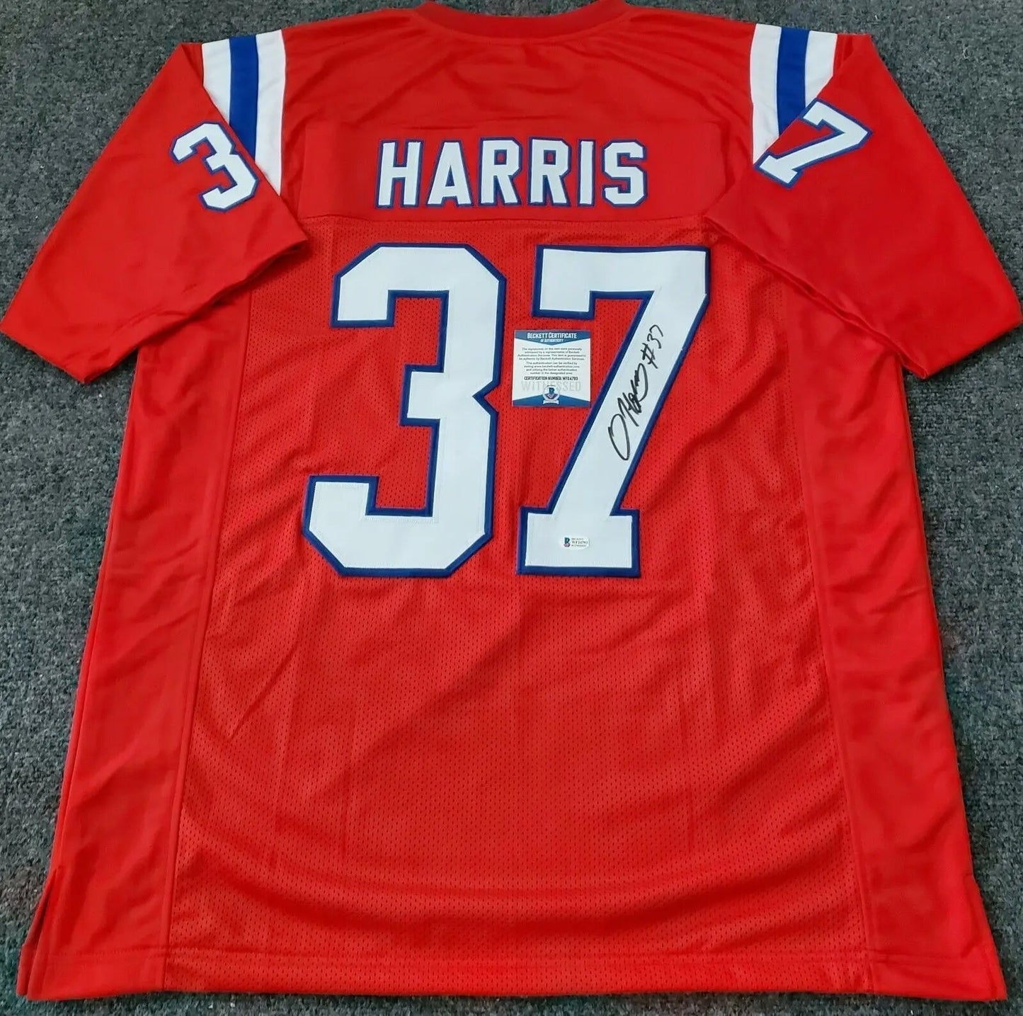 MVP Authentics New England Patriots Damien Harris Autographed Signed Jersey Beckett Coa 152.10 sports jersey framing , jersey framing